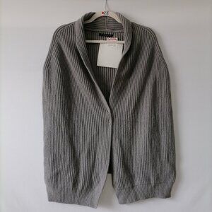 NWT Do Everything In Love Womens Gray Cable Knitted Sweater Scarf One Size